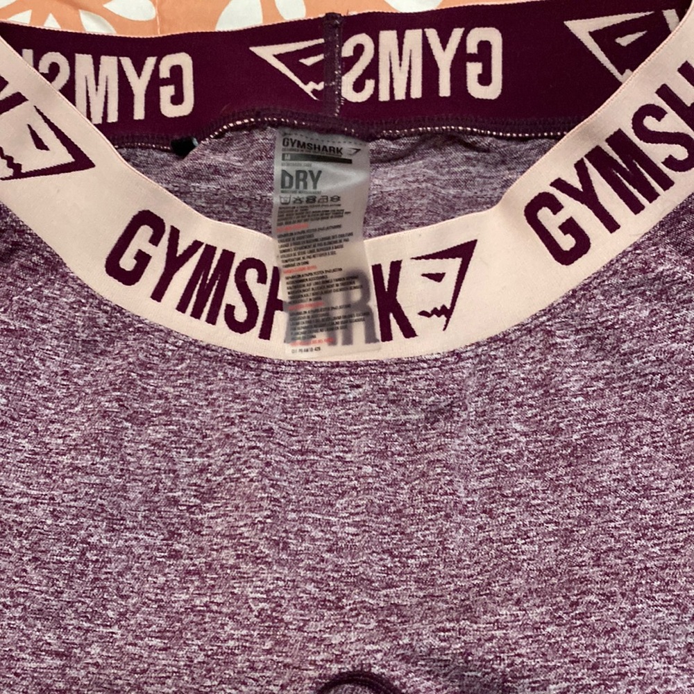 M gym shark leggings. Worn a couple times.